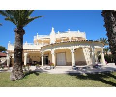 Villa en Venta en Cabo Roig, Alicante