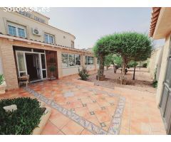CHALET DE 320 M2. CON 800M2 DE PARCELA. PISCINA PROPIA