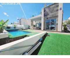 CHALET DE LUJO CON TRES PLANTAS Y PISCINA PROPIA
