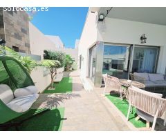 CHALET DE LUJO CON TRES PLANTAS Y PISCINA PROPIA