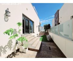 CHALET DE LUJO CON TRES PLANTAS Y PISCINA PROPIA