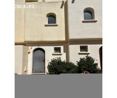 CASA TIPO DÚPLEX DE 3 DORMITORIOS EN AZAHAR DEL MAR! PARA REFORMAR