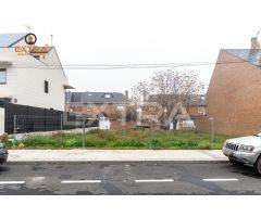 Terreno en venta en calle del Tornado