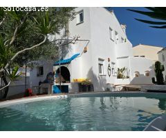 Casa en venta junto al mar de estilo ibicenco