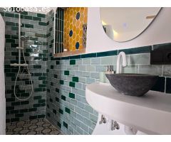 Casa en venta junto al mar de estilo ibicenco