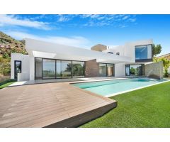 Villa de Lujo en Venta en Benalmádena Costa, Málaga