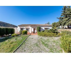 Chalet en Venta en Alcaucín, Málaga