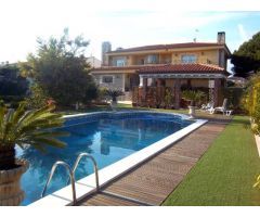 Chalet individual 5 hab. en Vilafortuny. Parcela 1.500 m2. Piscina.