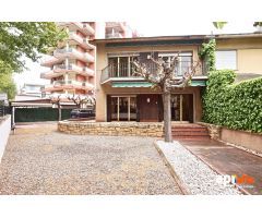 CASA ADOSADA EN SALOU 5 HABITACIONES