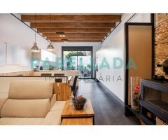 Preciosa casa en venta de diseño en el puro centro de Badalona.