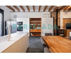 Preciosa casa en venta de diseño en el puro centro de Badalona.