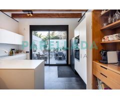 Preciosa casa en venta de diseño en el puro centro de Badalona.