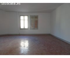 Local diáfano en alquiler en el centro de Tiana