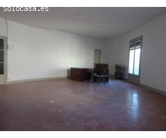 Local diáfano en alquiler en el centro de Tiana