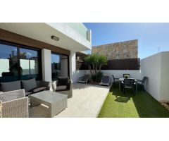 Chalet independiente en Lomas de Cabo Roig con 3 dormitorios