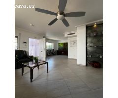 Chalet independiente de 3 dormitorios en la Florida con PISCINA COMUNITARIA