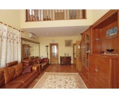 Villa independiente de 4 dormitorios con piscina privada en Playa Flamenca
