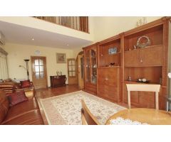 Villa independiente de 4 dormitorios con piscina privada en Playa Flamenca