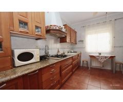 Villa independiente de 4 dormitorios con piscina privada en Playa Flamenca