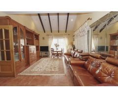 Villa independiente de 4 dormitorios con piscina privada en Playa Flamenca