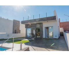 HERMOSA Villa independiente de lujo de 3 dormitorios y 2 baños con PISCINA privada en Villamartín