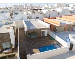 HERMOSA Villa independiente de lujo de 3 dormitorios y 2 baños con PISCINA privada en Villamartín