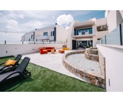 Impresionante Flat en Quesada con 2 dormitorios, 2 baños, piscina privada, piscina comunitaria