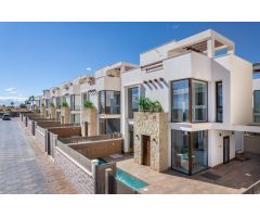 CHALET LLAVE A MANO con 3 dormitorios y piscina en la Herrada,Los Montesinos