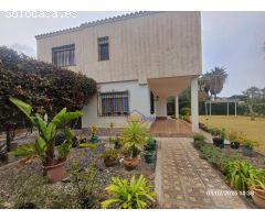 MARAVILLOSO CHALET EN URBANIZACION EN AGUADULCE CON VISTAS AL  MAR