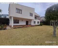 MARAVILLOSO CHALET EN URBANIZACION EN AGUADULCE CON VISTAS AL  MAR