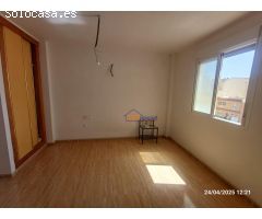 OPORTUNIDAD DE  ESTE  PISO DE 3 DORMITORIOS EN ROQUETAS DE MAR * ZONA PUERTO *