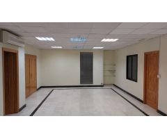 SE ALQUILA AMPLIO LOCAL-OFICINA EN ALICANTE
