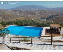 Cortijo en Venta con Vistas Panorámicas y Encanto Rural