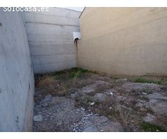 SOLAR EN EL PUEBLO DE LLIRIA. ZONA DE CENSALS