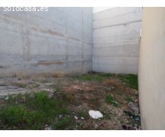 SOLAR EN EL PUEBLO DE LLIRIA. ZONA DE CENSALS