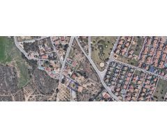 PARCELA RÚSTICA EN UN ENTORNO DE URBANIZACIONES