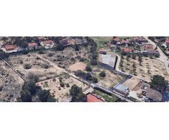 PARCELA RÚSTICA EN UN ENTORNO DE URBANIZACIONES