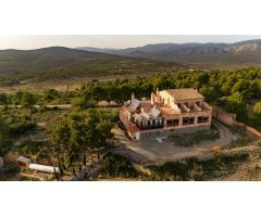 Edificio hostelero, en plena naturaleza, vistas panorámicas