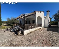 Chalet-Finca con Piscina, Energía Solar y Parcela de 10.120 m² con Vistas a la Montaña