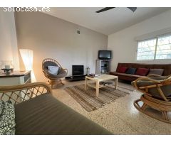 Chalet-Finca con Piscina, Energía Solar y Parcela de 10.120 m² con Vistas a la Montaña