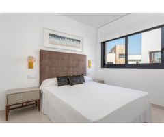Se vende moderna villa 3 dormitorios 3 baños con parking, piscina privada a 3 minutos de la playa!!!