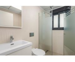 Se vende moderna villa 3 dormitorios 3 baños con parking, piscina privada a 3 minutos de la playa!!!
