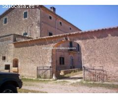 Posesion mallorquina con elementos historicos