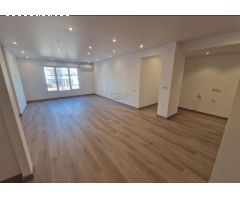 Exclusivo piso reformado con garaje y trastero  en Pla del Remei, junto al Mercado de Colón