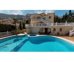 Increíble Villa de Lujo en Maryvilla