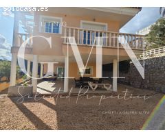 Villa de Diseño Exclusivo con Ascensor, Piscina Panorámica y Espacios Únicos en La Galera Altea