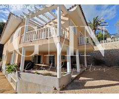 Villa de Diseño Exclusivo con Ascensor, Piscina Panorámica y Espacios Únicos en La Galera Altea