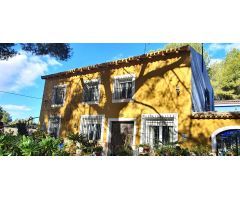 Singular Hotel Rural en venta con licencia turística activa en Petrer a tan sólo 30 km de Alicante.