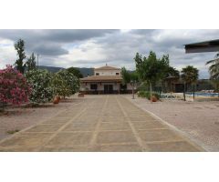 FINCA CON PISCINA EN PLENA NATURALEZA