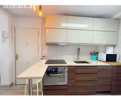 Precioso piso con diseño moderno y detalles retro ubicado a 80 metros de la Playa Levante
